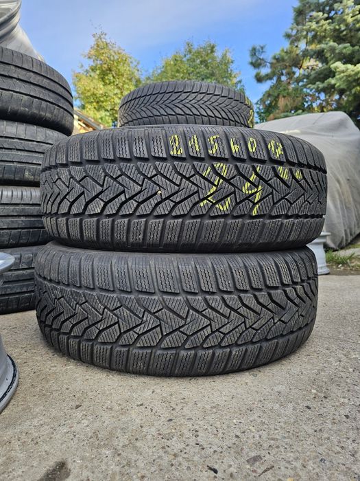 Opony Zimowe 2szt R17 215/60-8mm-Uniroyal-24rok