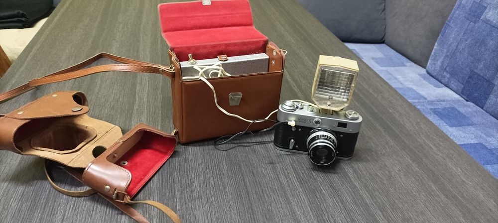 Продам фотоаппарат со вспышкой ФЭД 3.