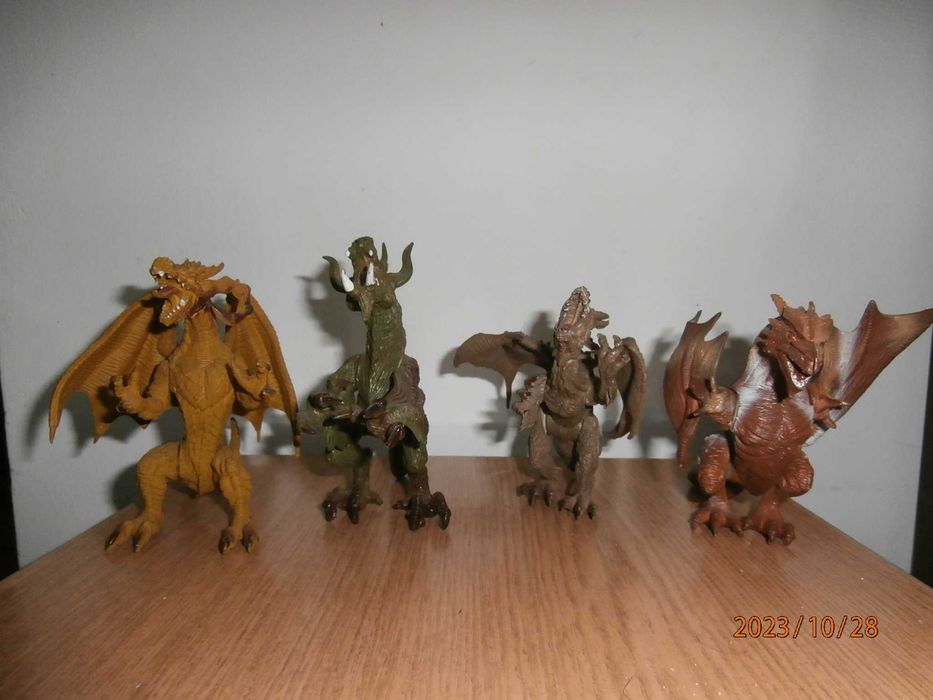 Zestaw Nr 2 - Figurek "SMOKI" - 4 sztuki