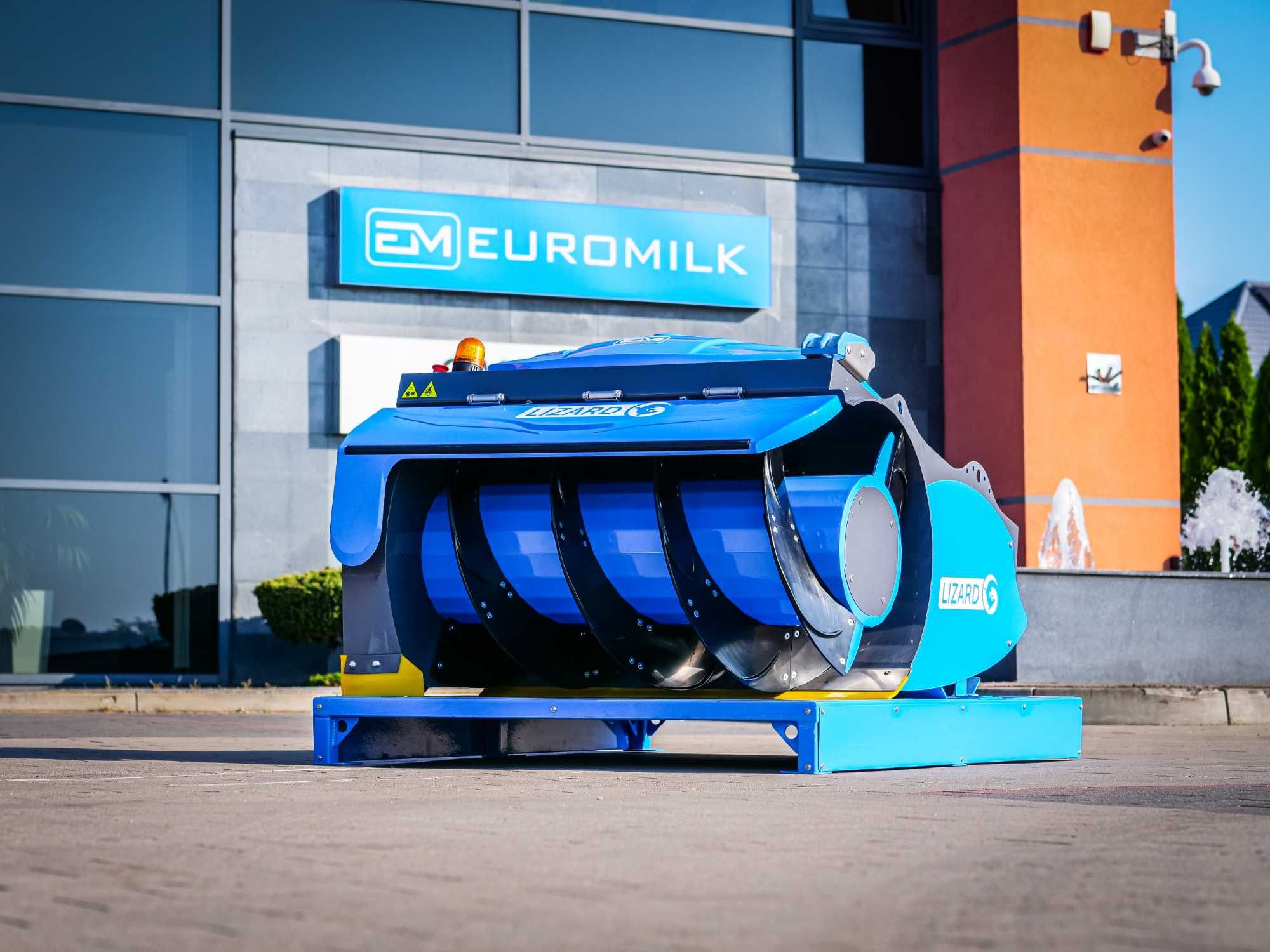 Robot do podgarniania paszy EM LIZARD | EUROMILK