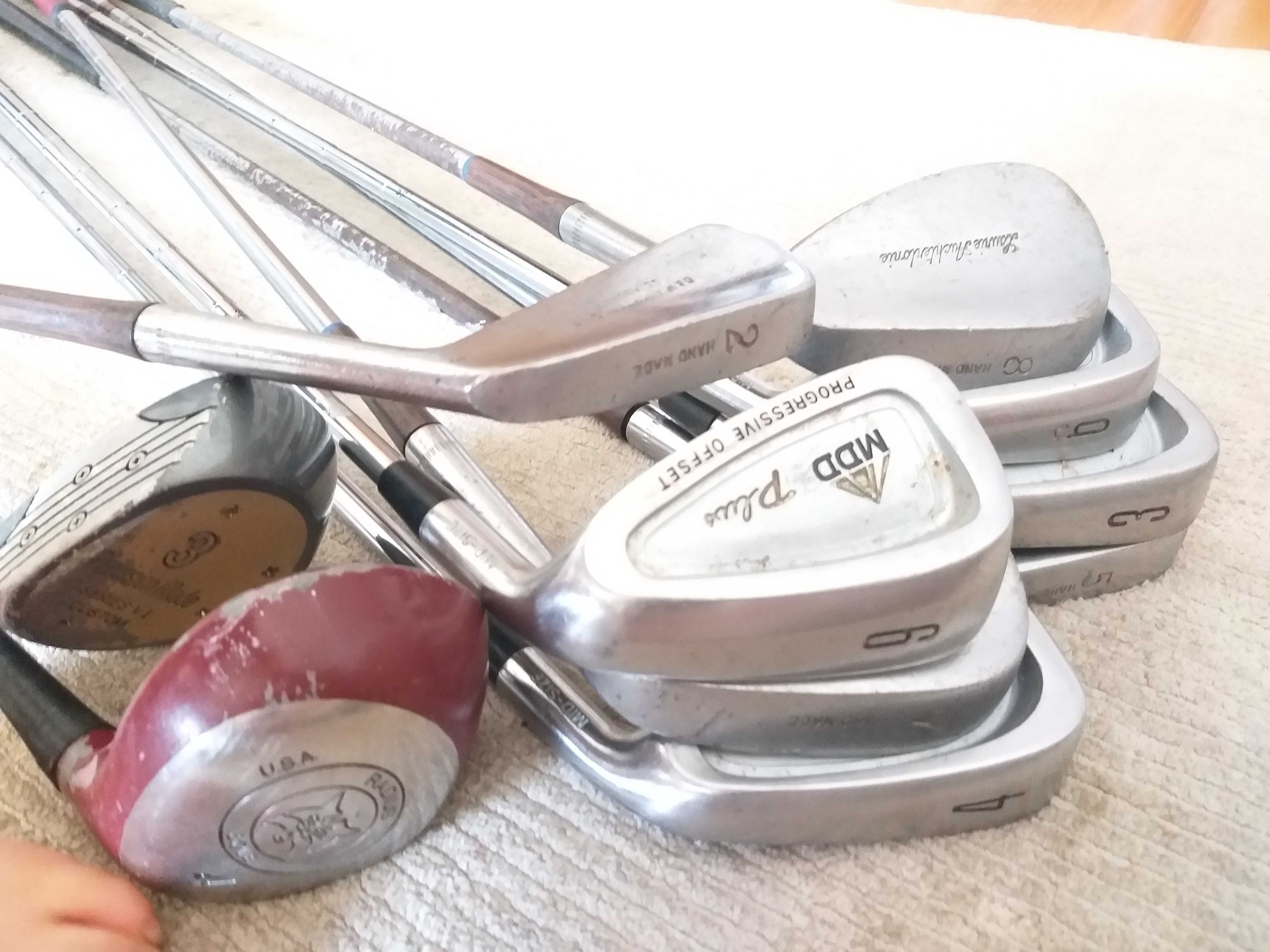 Conjunto de 10 tacos de golfe antigos