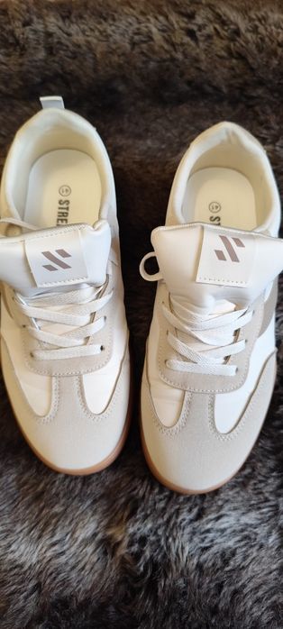 Кросівки жіночі 40-41