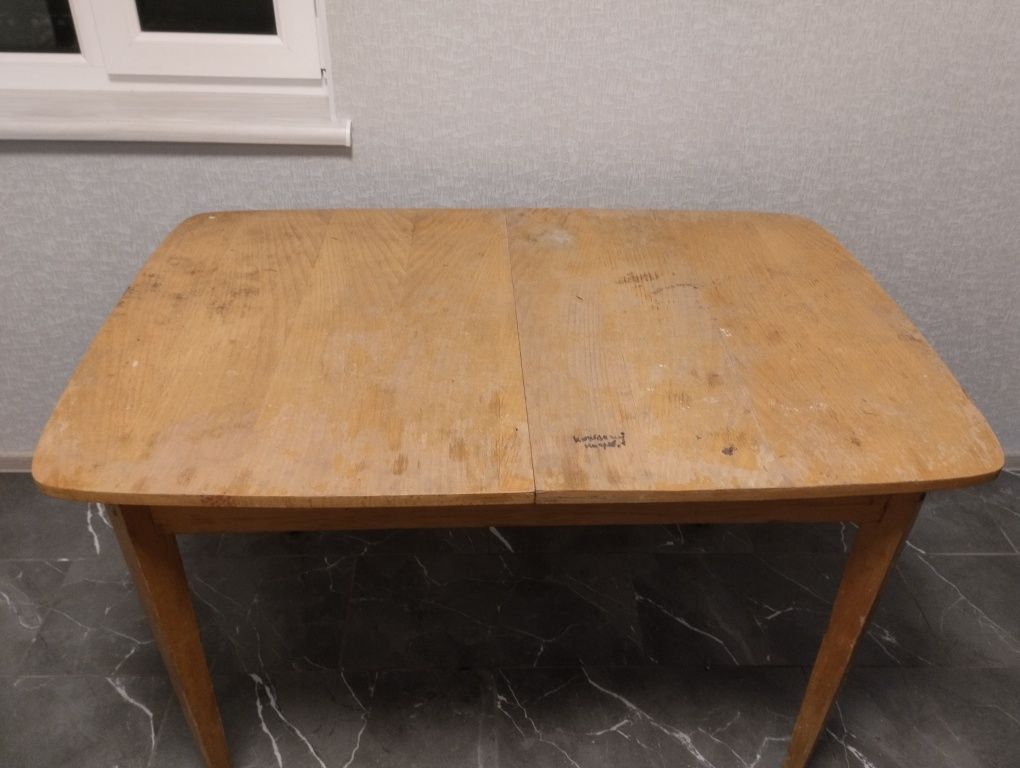 Продам стіл  1000 грн