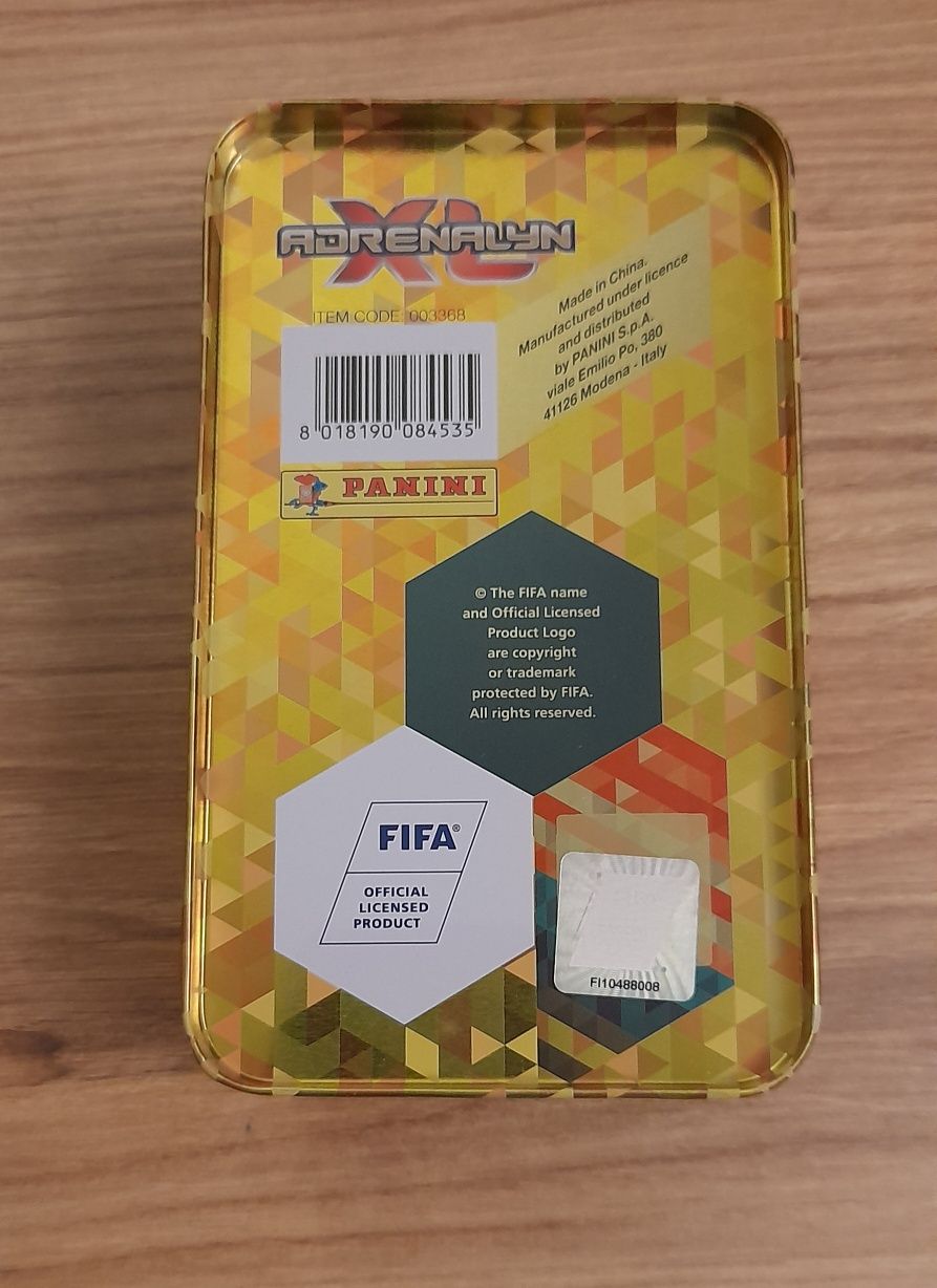 Duża puszka Panini Fifa 365 Adrenalyn XL 2018 + 106 kart