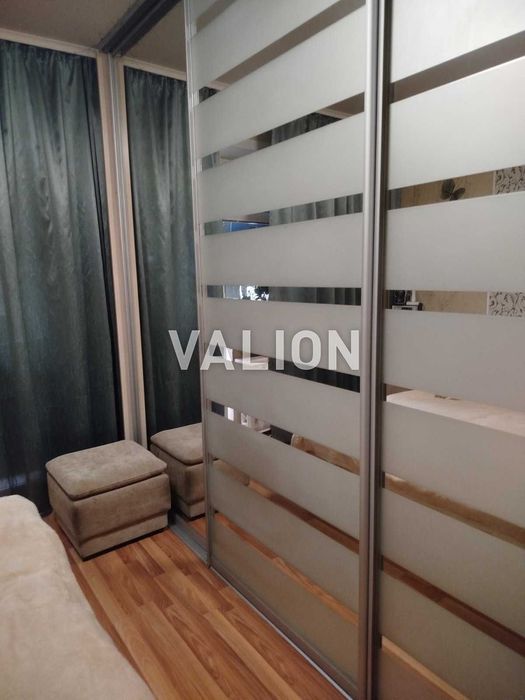 Продам 3-кімнатну квартиру біля метро *Академмістечко*