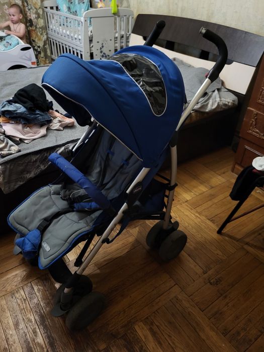 Продам прогулочную коляску Чико