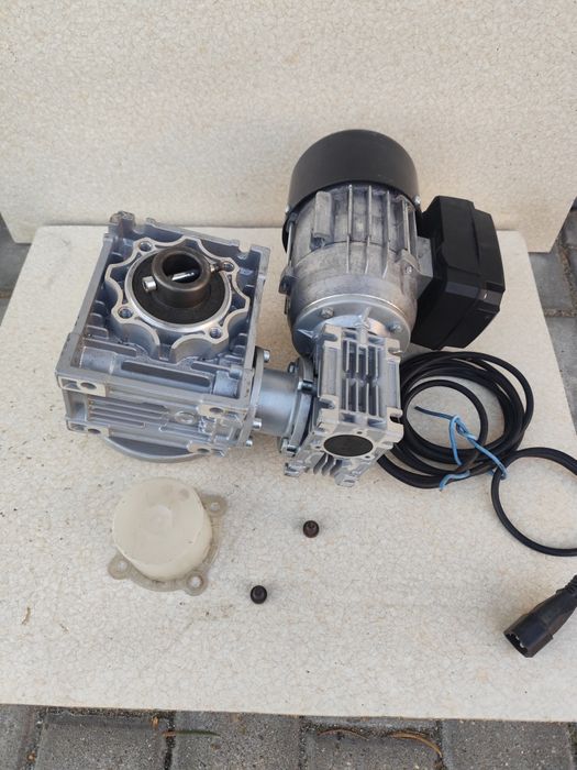 Motoreduktor do pieca na ekogroszek