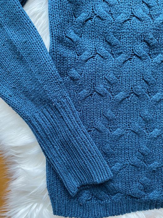 Sweter damski niebieski z warkoczem