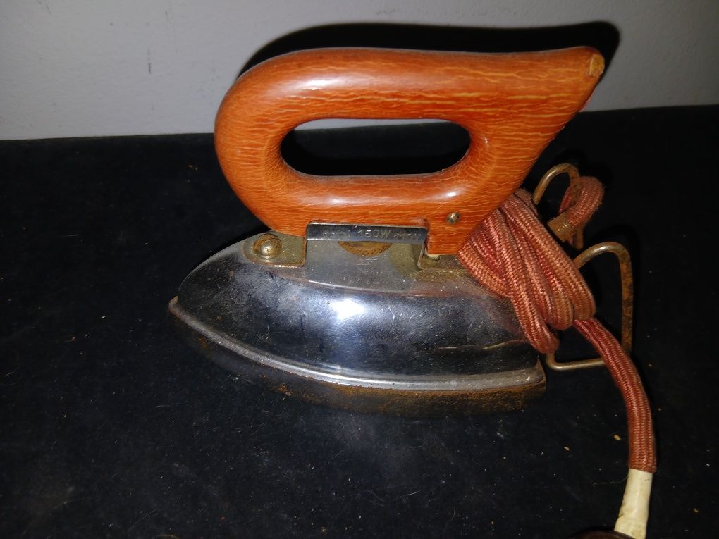 Ferro antigo a trabalhar  por 15 €