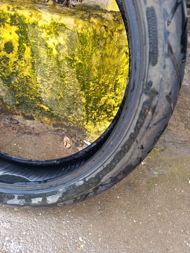 Pneus mota Bridgestone