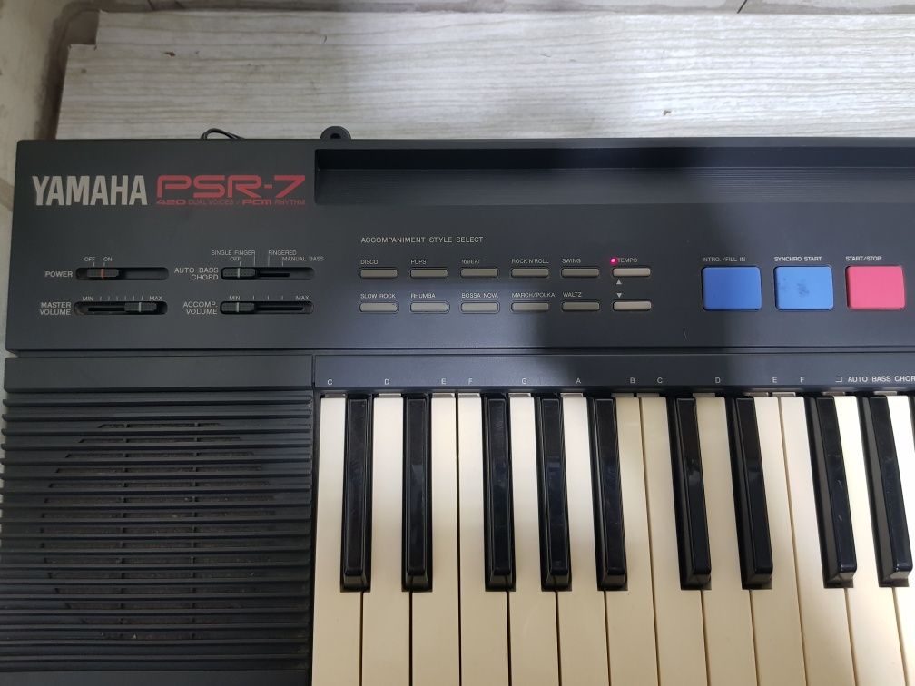 Синтезатор Bontempi PM 683+2,Yamaha PSR-7 +1,на 61/49 клавіш, б/у