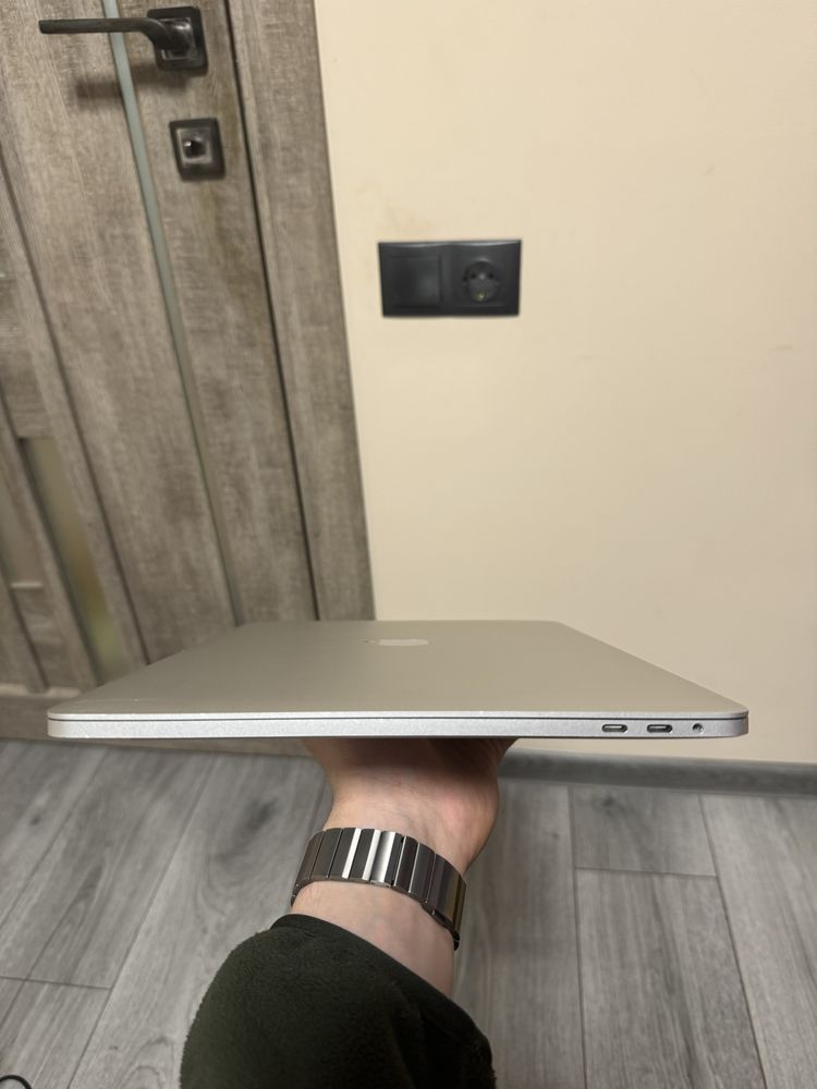 Macbook pro 15 2018 i9 32/512gb amd pro 560x 4gb