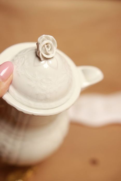 Dzbanek z białej porcelany KPM Berlin