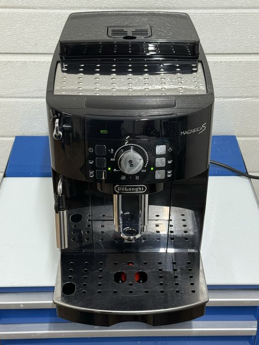 Кавомашина Кавоварка Delonghi Magnifica S