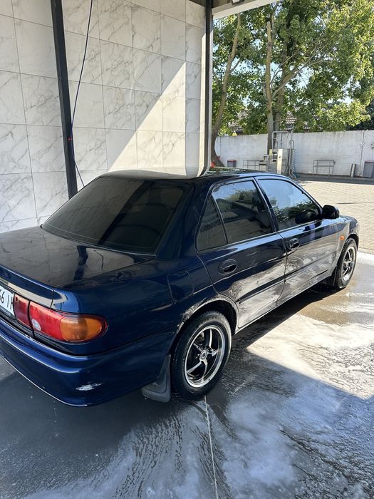 Mitsubishi Lanser