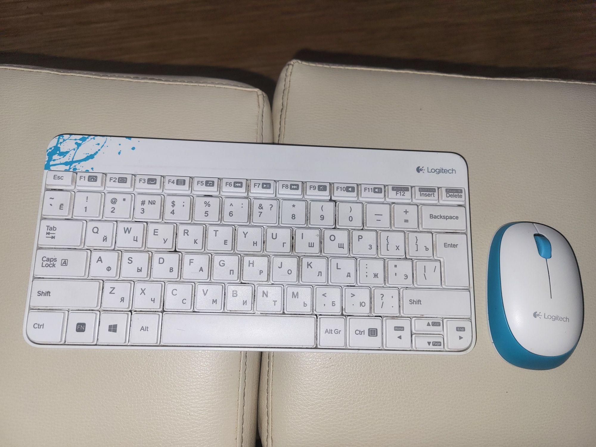 Logitech  MK240.