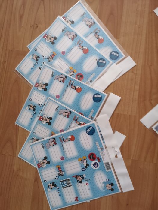 Za 100 naklejek  na słoiki lub zeszyty.