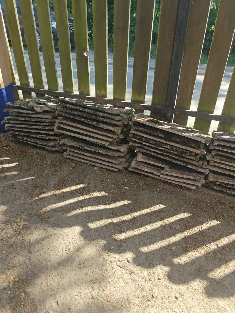 Gruz, dachówki, materiał pod budowę