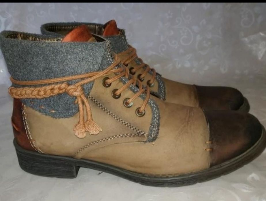 Жіночі ботинки Bugatti Німеччина шкіряні розмір 39 ,по устілці 25,5 см