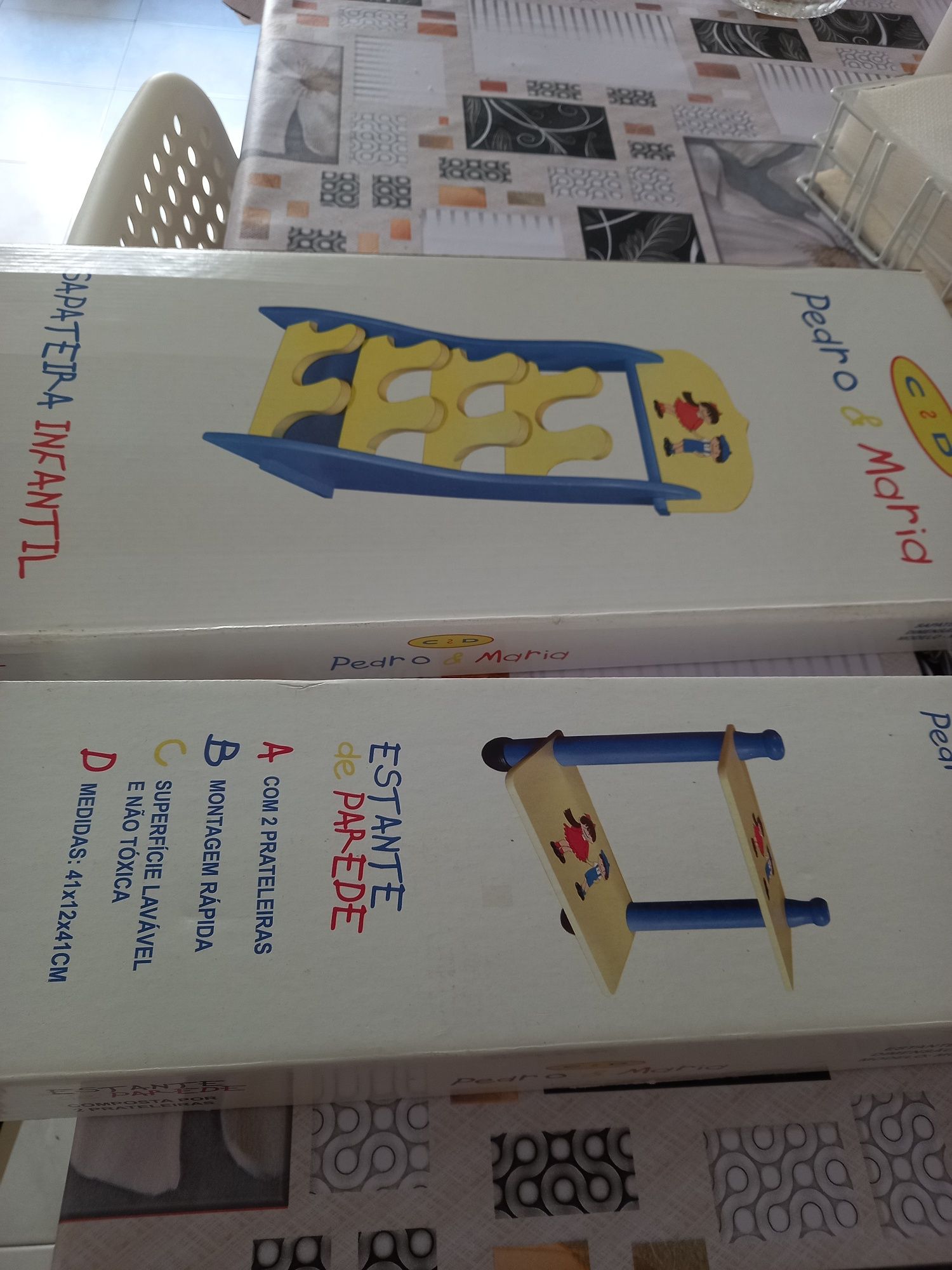 Conjunto de estante e sapateira de quarto de menino ou menina  novo