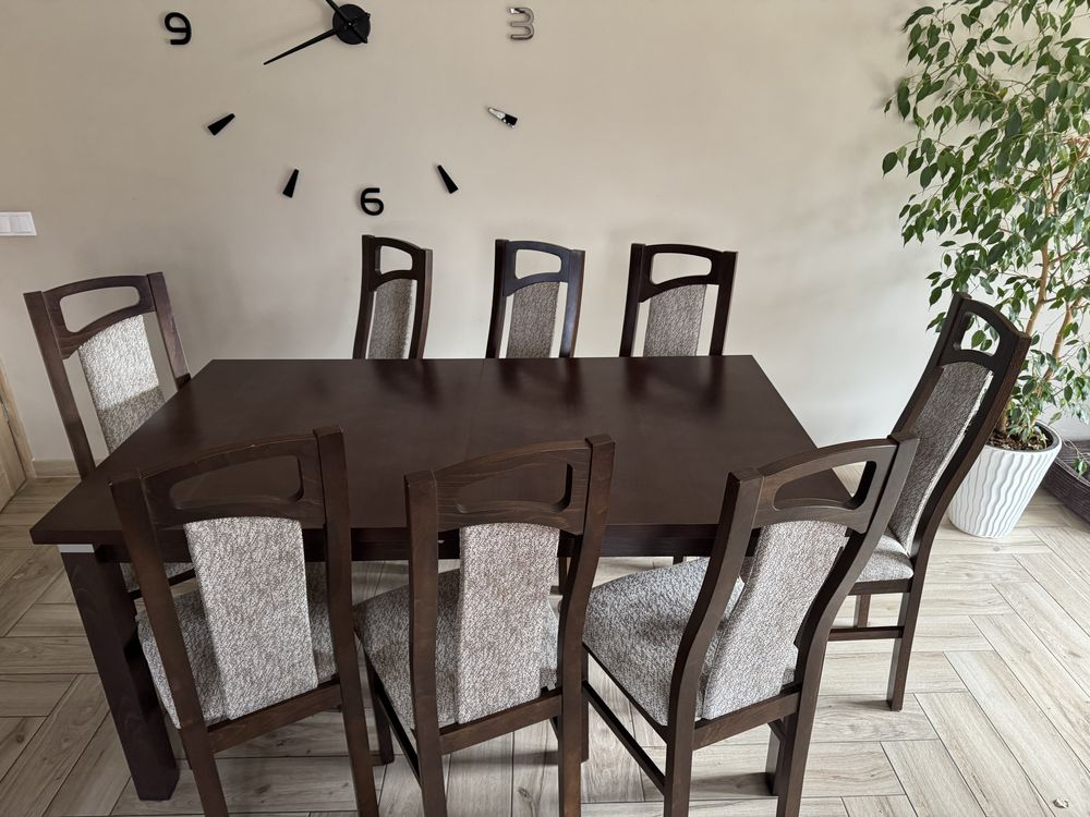 Stół i krzesła do salonu