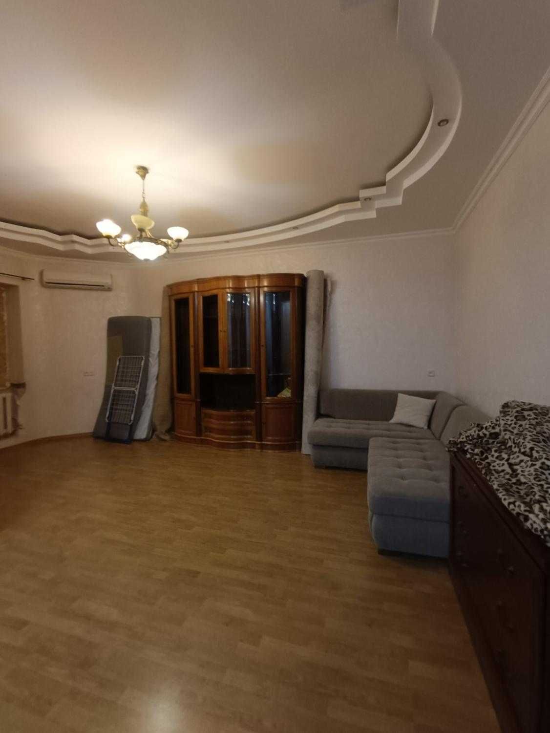 Продам 2-х комнатную квартиру на проспекте Шевченко.(886-727)