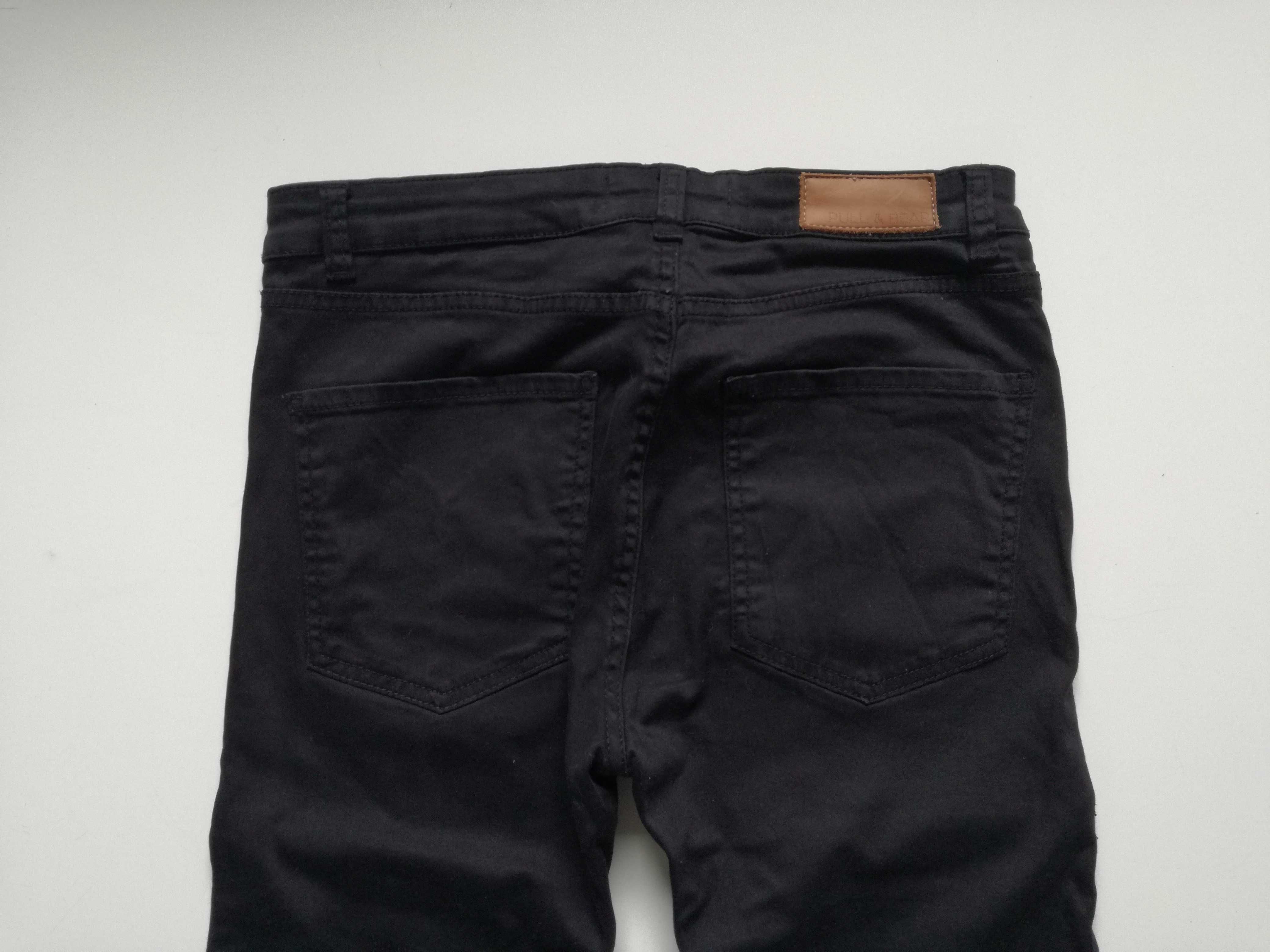 Czarne spodnie dżinsowe rurki  Pull&Bear  36