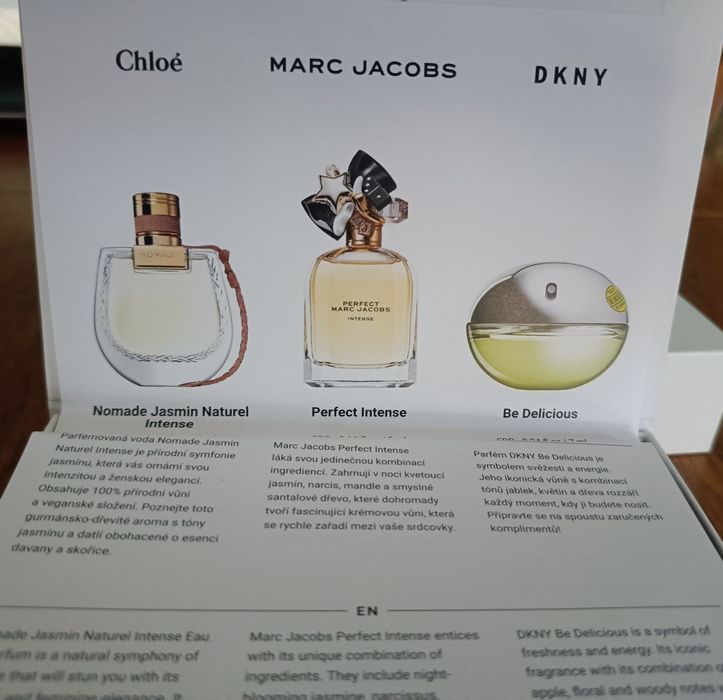 Zestaw miniaturek perfum damskich