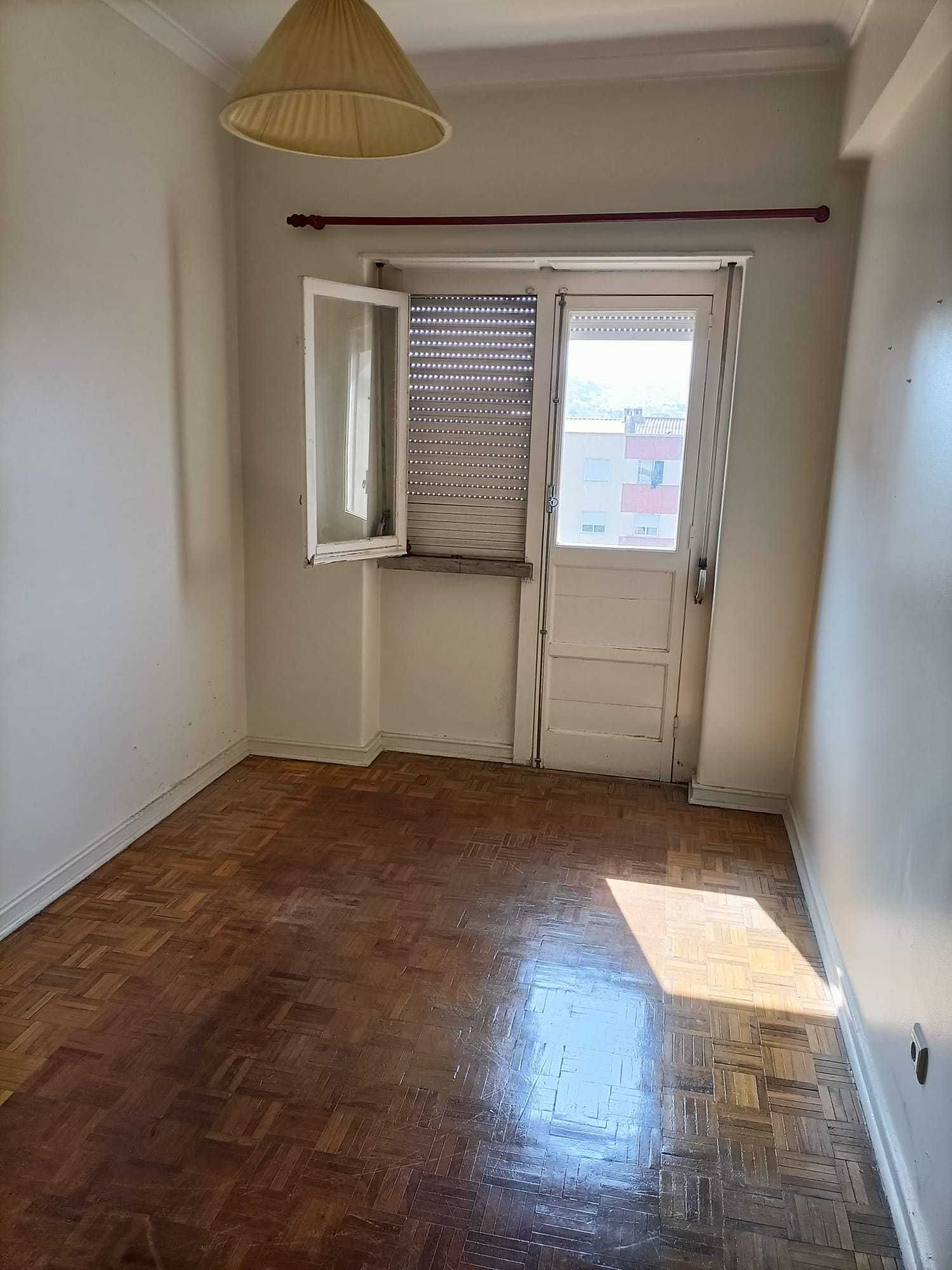 Apartamento T2 em prédio com elevador