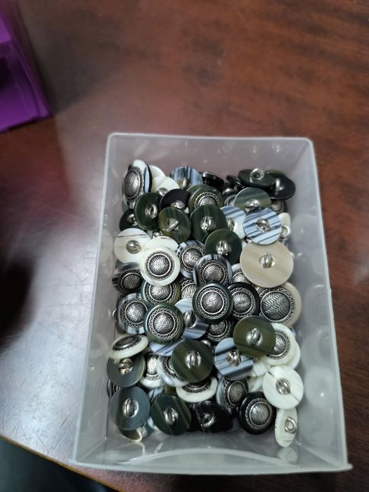 Botões vários tamanhos e cores oeiras