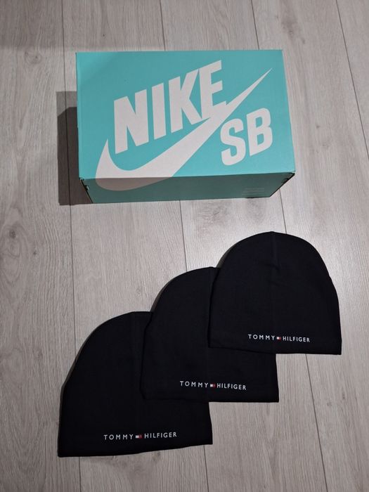 Czarna czapka zimowa Tommy Hilfiger