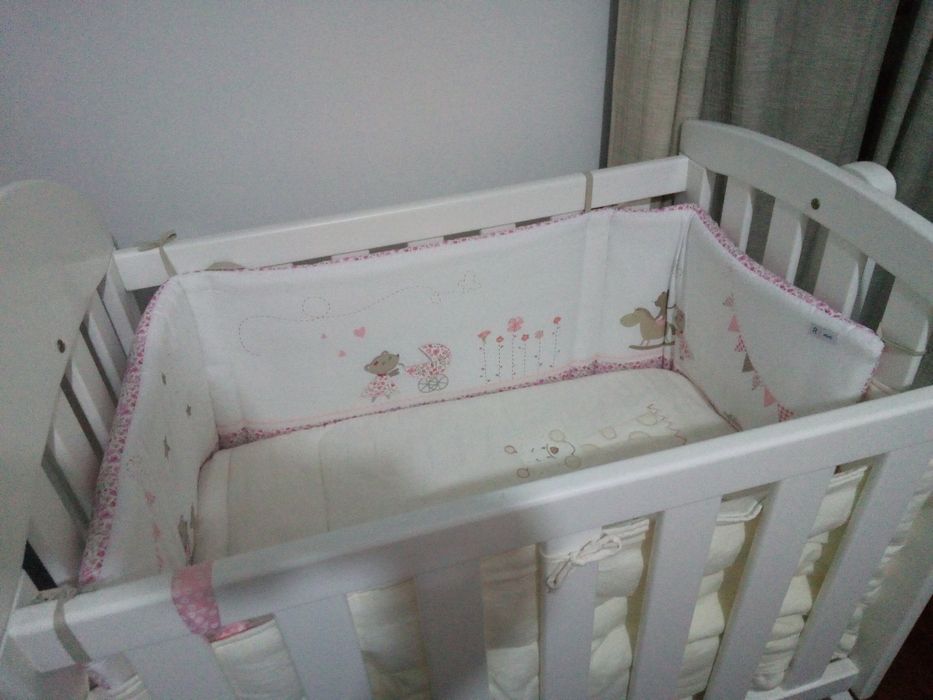 Berço para Bebê de Madeira Lacada