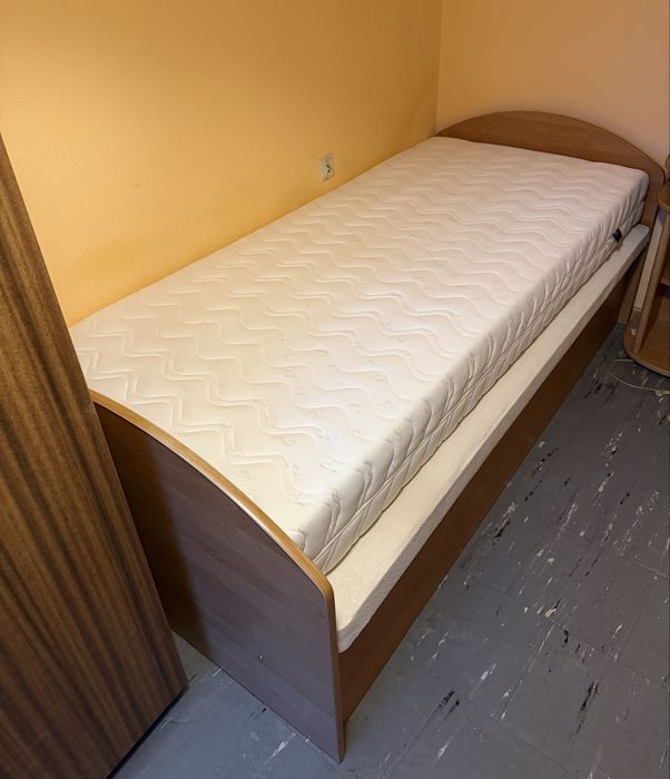 Lóżko jednoosobowe wysokie z materacem