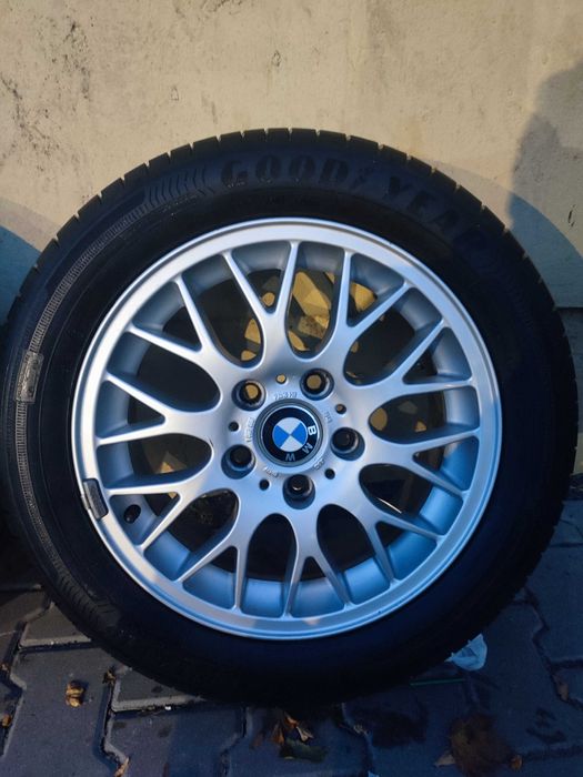 Na sprzedaż felgi aluminiowe do BMW z oponami letnimi