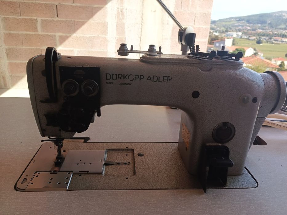 Máquina de costura industrial DURKOOP ADLLER