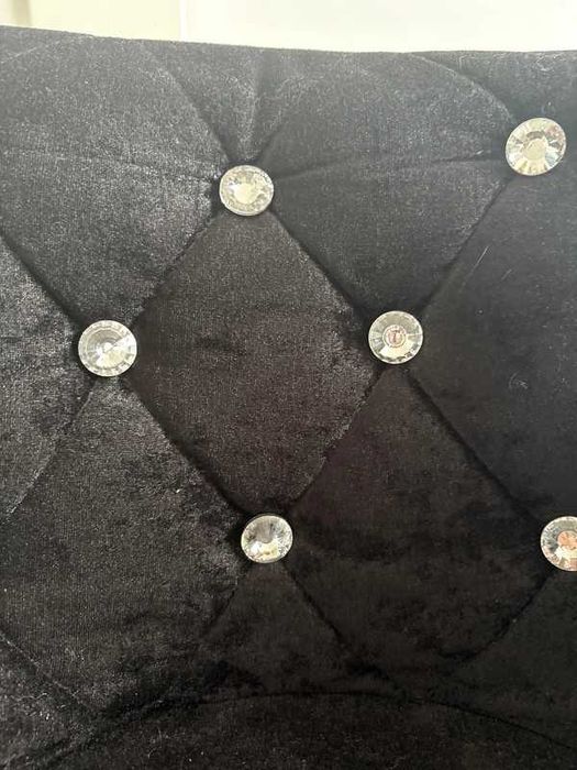 Fotel obrotowy HOKER welurowy glamour czarny z cyrkoniami