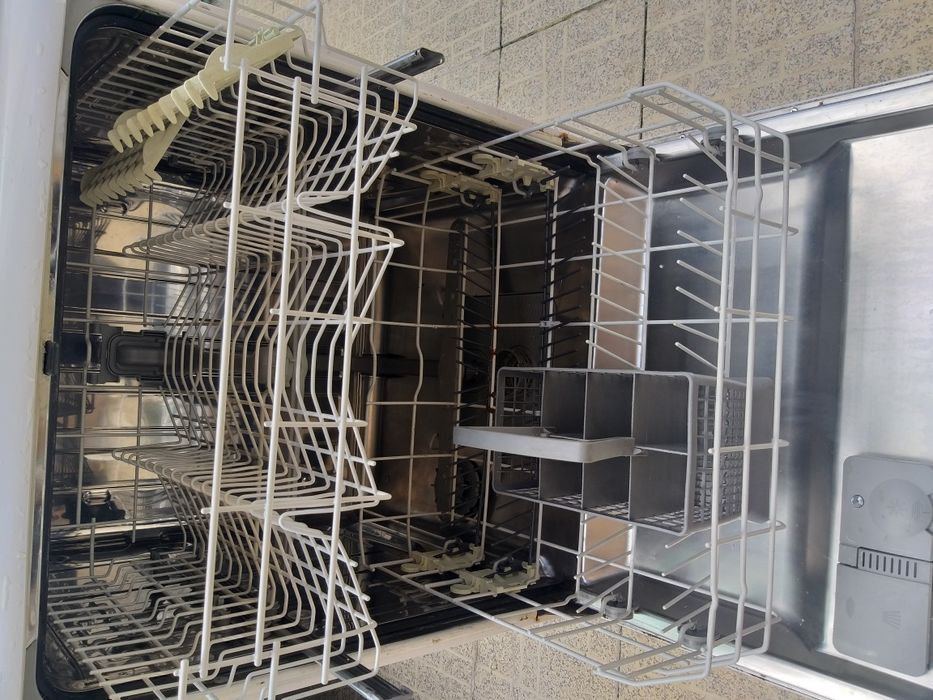 Vendo máquina de lavar loiça para peças