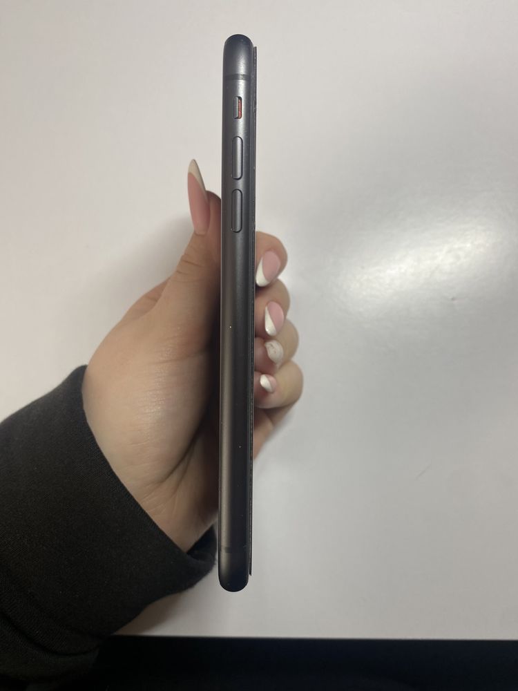 Iphone 11 Black 64gb R-SIM/SIM LOCKED