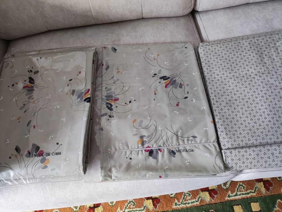 Lençóis de cama nunca usados
