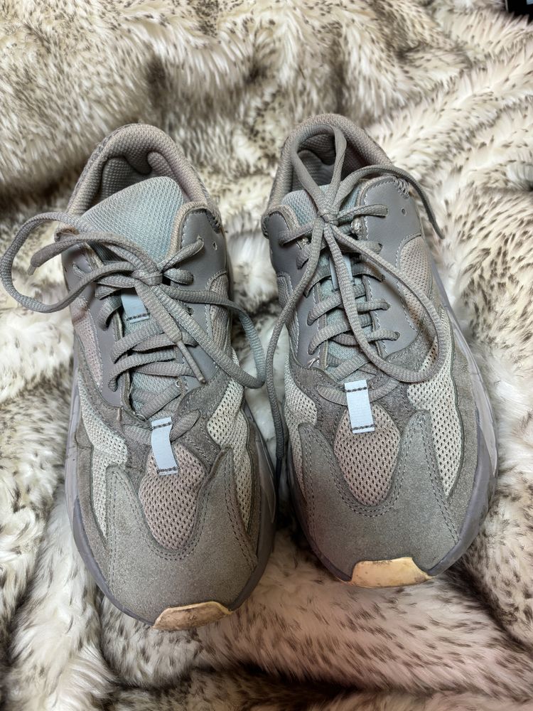 кросівки Adidas Yeezy Boost 700