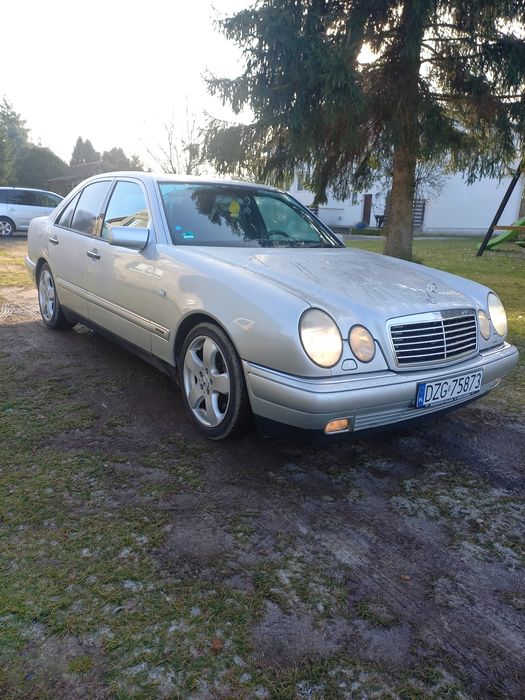 Sprzedam Mercedes w210 2.4 v6 98 rok