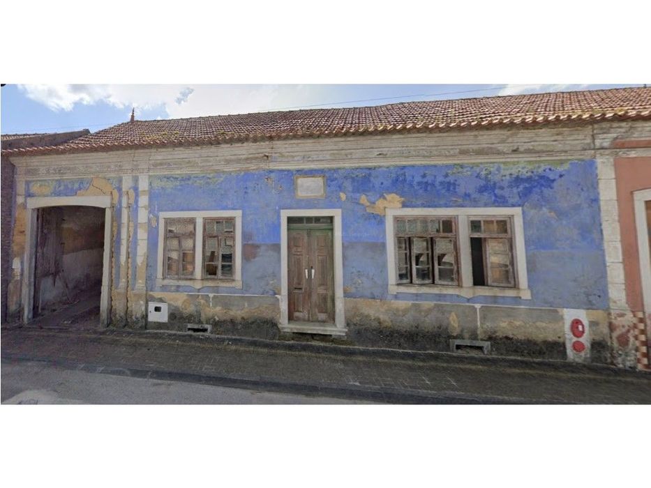 Moradia T5 em Porto de Covões (Para Reconstrução)