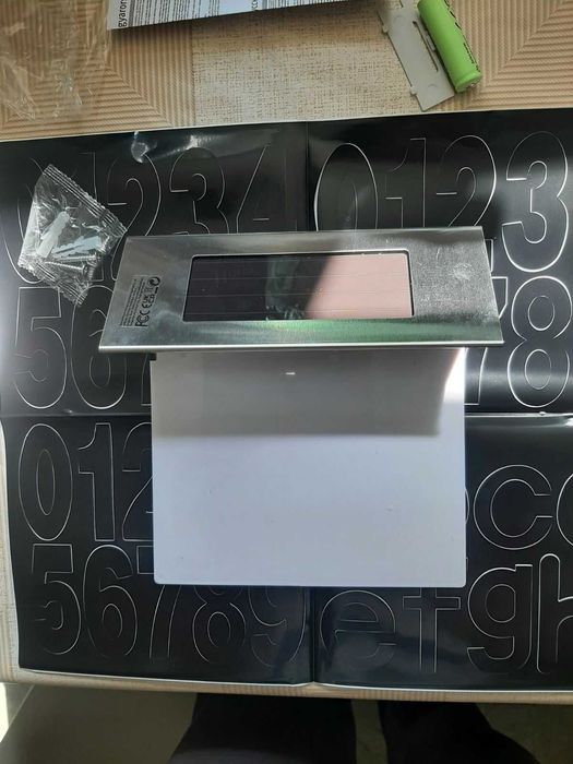 Номер будинку з підсвідкою на сонячні батареї