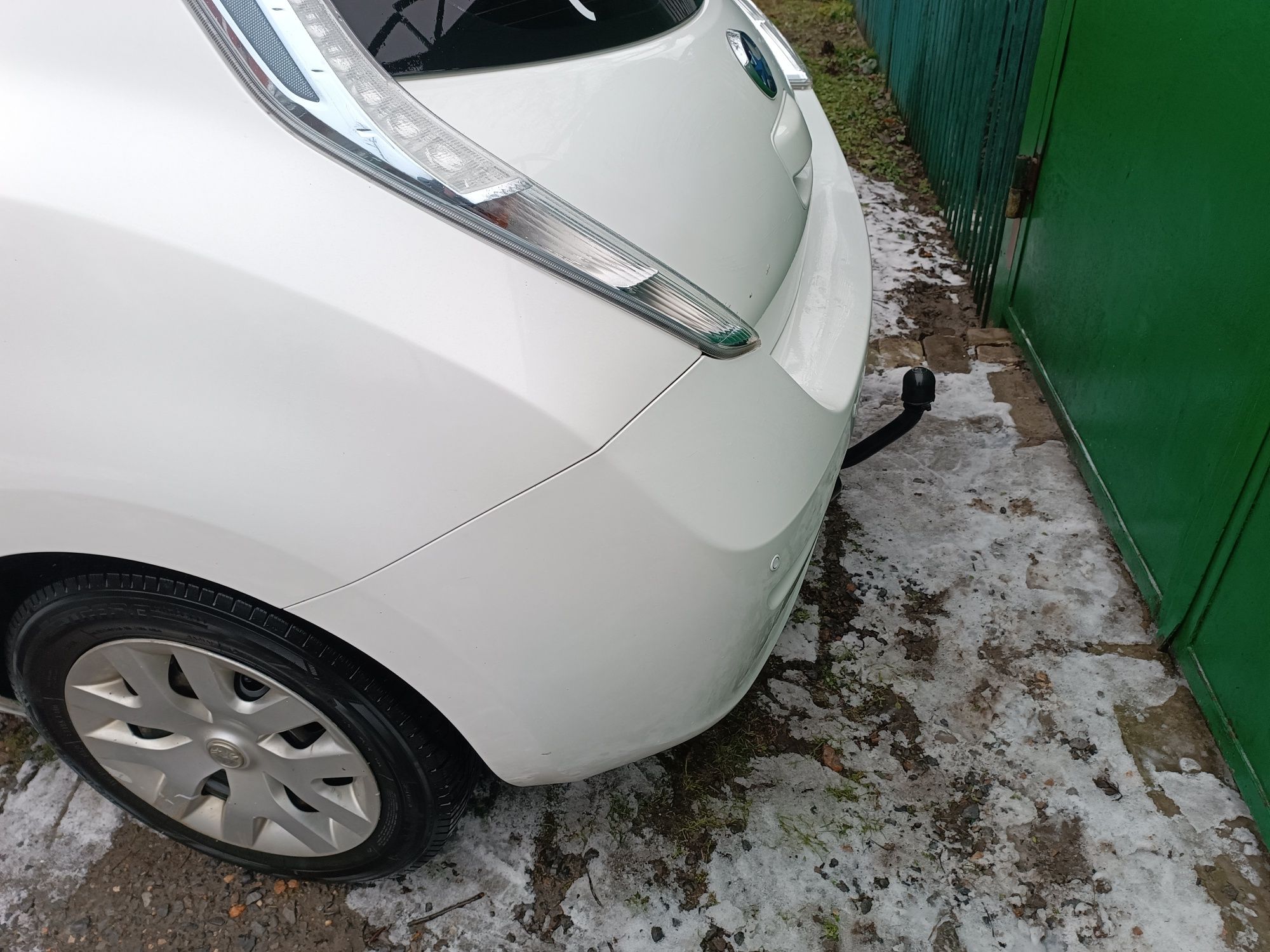 Nissan Leaf 250+км на одному заряді