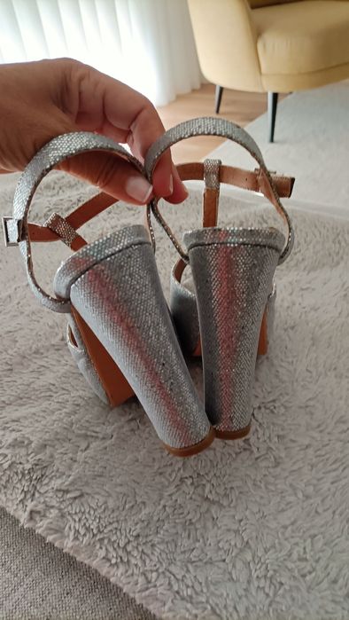 Sandálias n.39 Prateadas e douradas