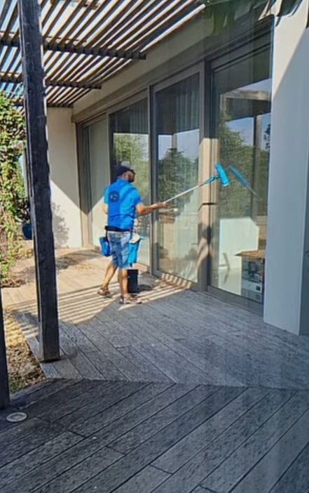 Veja a diferença que uma limpeza de vidros pode fazer na sua casa