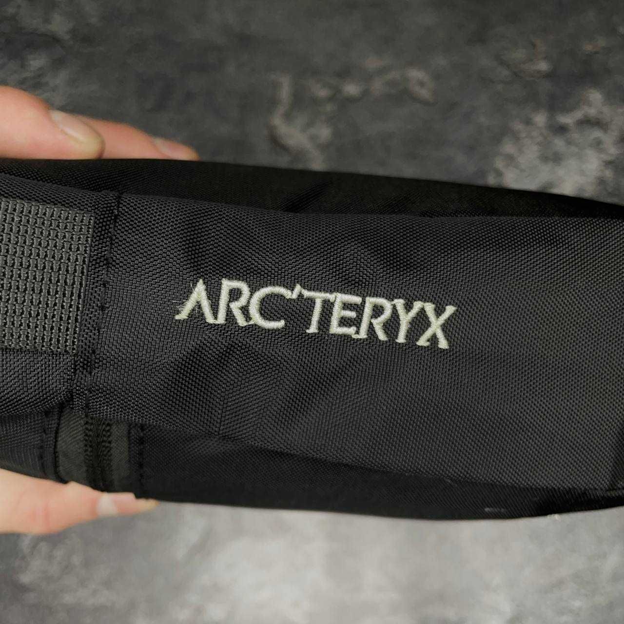 Месенджер Arcteryx чорного кольору