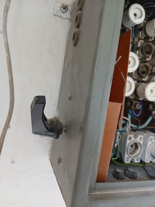 Skrzynka elektryczna natynkowa