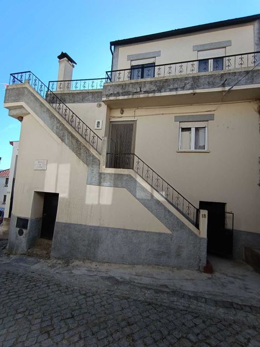 Venda de casa T1+2 Vila Soeiro do Chão-Fornos de Algodres