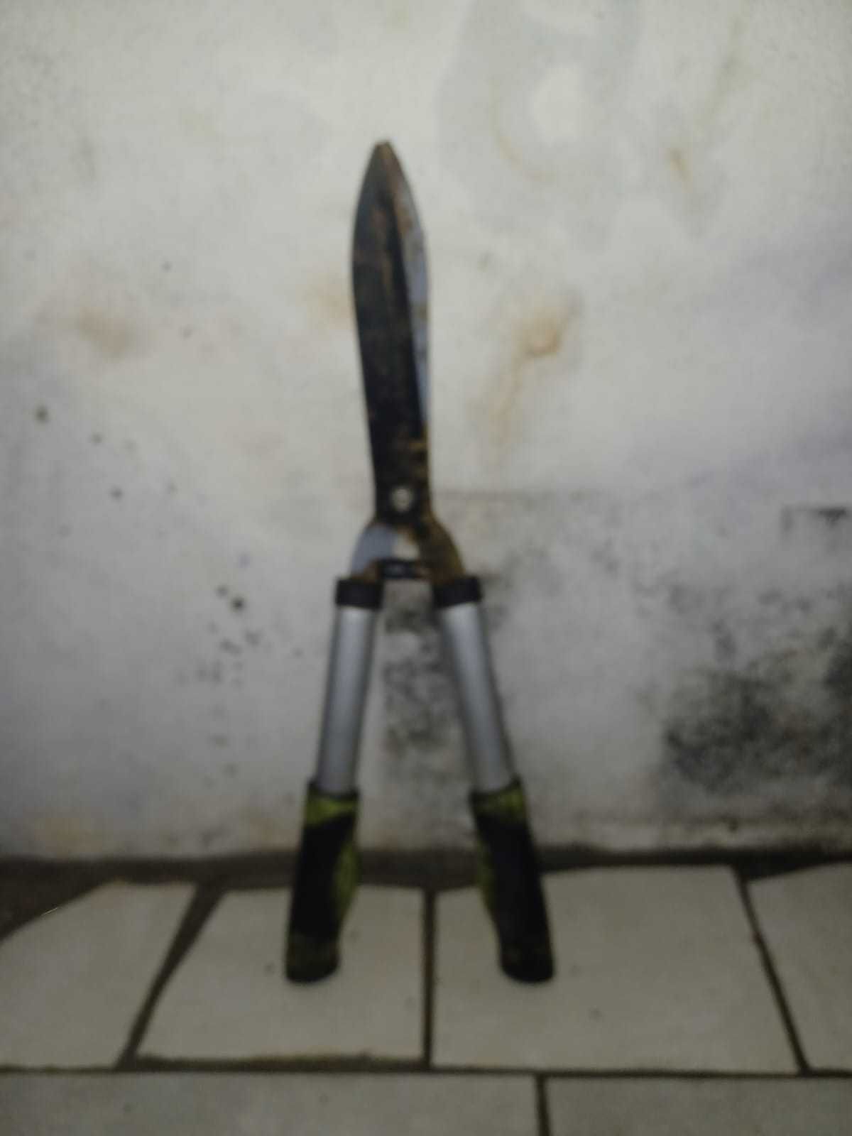 Aparador de Relva + Tesoura